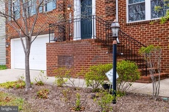 8106 Angelo Way in Annandale, VA - Building Photo - Building Photo