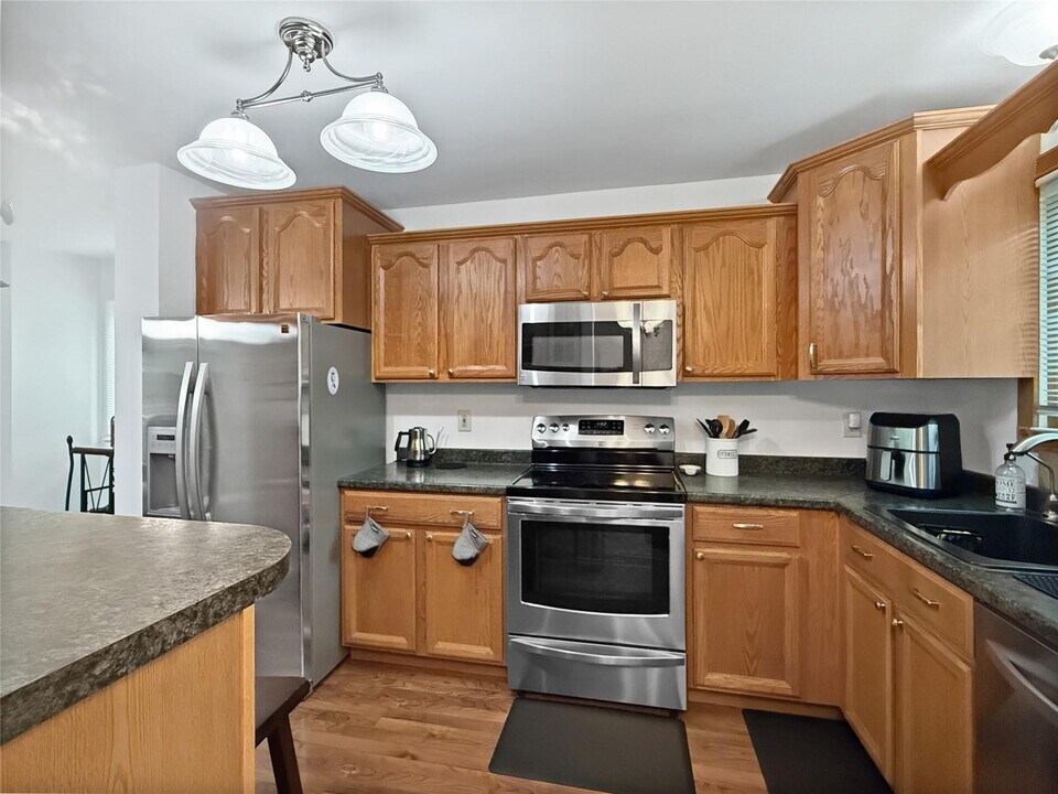1806 Village Dr in Brewster, NY - Building Photo
