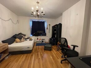 682 Parker St, Unit 2 in Boston, MA - Foto de edificio - Building Photo