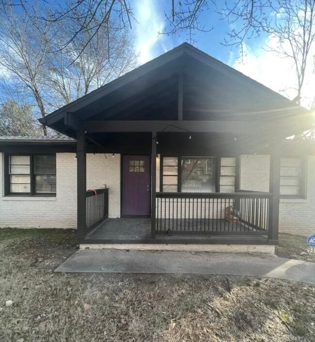 property at 2346 Larchwood Rd SW