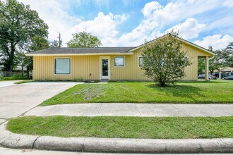 1860 Lynnview Dr in Houston, TX - Building Photo - Building Photo