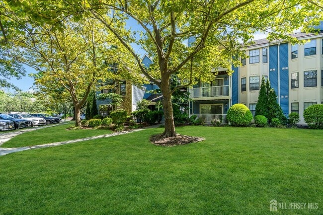 260 Crosspointe Dr in East Brunswick, NJ - Building Photo - Building Photo
