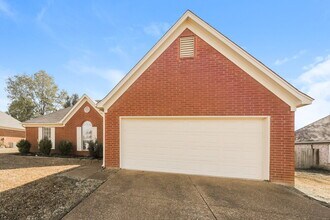 165 Garden View Dr in Oakland, TN - Building Photo - Building Photo