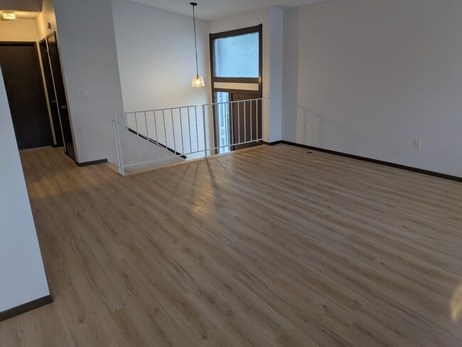 1406 W Cora Ct in Spokane, WA - Foto de edificio - Building Photo