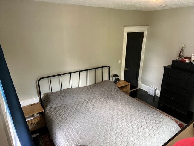 39 Maplewood Ave in West Hartford, CT - Building Photo - Building Photo