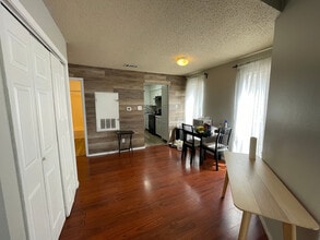Room in Apartment on West Loop in Austin, TX - Building Photo - Building Photo