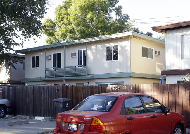 1731 E 8th St in Davis, CA - Foto de edificio - Building Photo