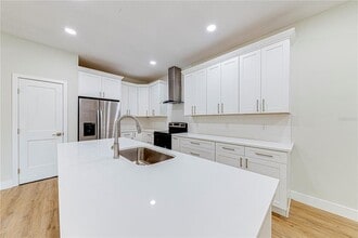 233 N Pine Ave in Oviedo, FL - Building Photo - Building Photo