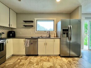 Beautifully Remodeled 5 Bed 2 Bath House i in Fort Collins, CO - Building Photo - Building Photo