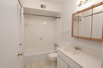 River Oaks Townhomes at Fox Chapel in Pittsburgh, PA - Foto de edificio - Interior Photo