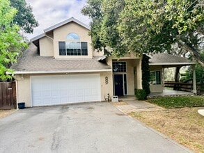 142 Pine Canyon Rd in Salinas, CA - Building Photo - Building Photo