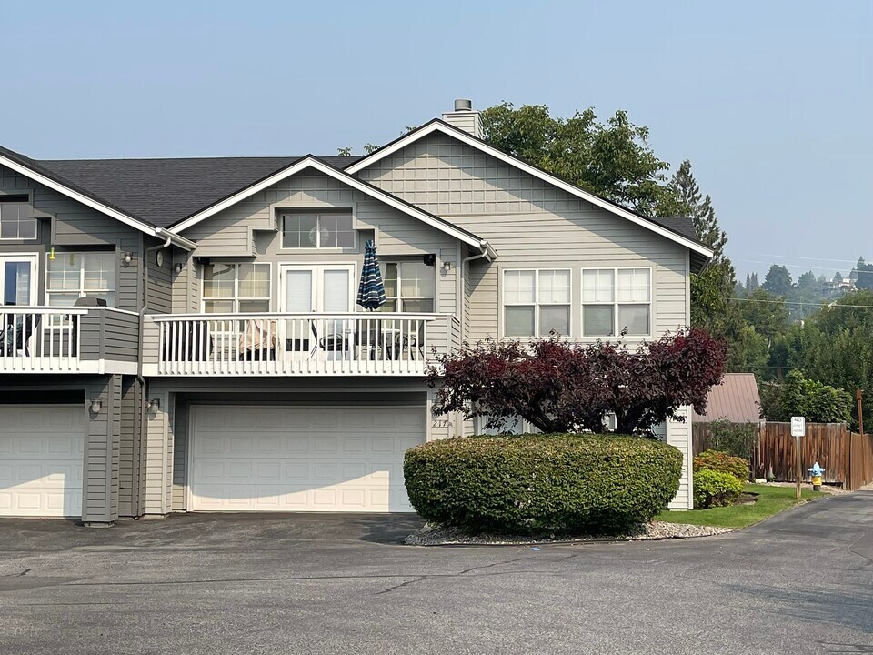 217 E Pkwy Dr in Manson, WA - Building Photo