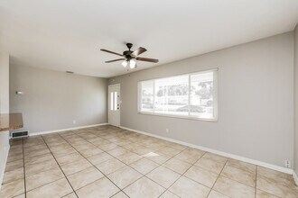 5773 56th Terrace N in St. Petersburg, FL - Foto de edificio - Building Photo