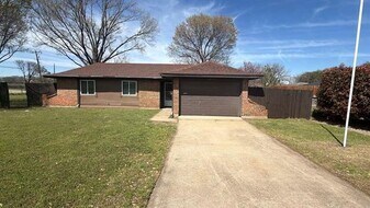 5415 Queen Ct in Lake Dallas, TX - Building Photo