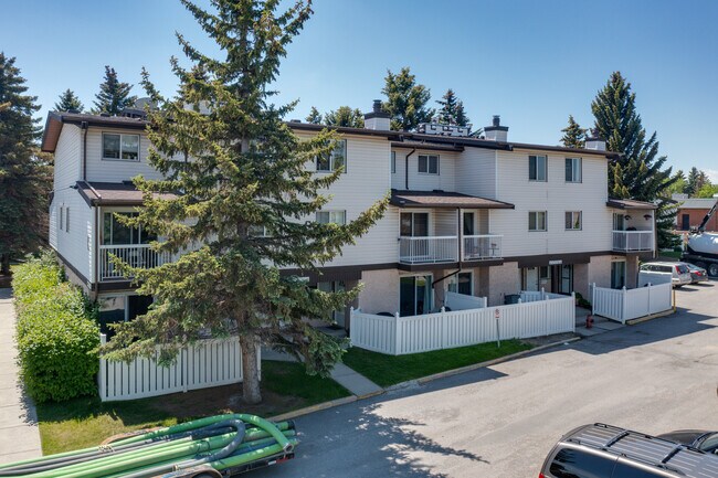 3705 Fonda Way SE in Calgary, AB - Building Photo - Building Photo