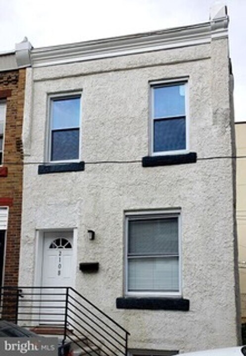 2108 W Stella St in Philadelphia, PA - Building Photo