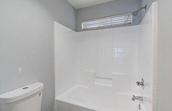 6825 Tahoe Way in Fontana, CA - Building Photo - Building Photo