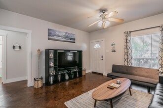 2803 Frazier Ave in Fort Worth, TX - Building Photo - Building Photo