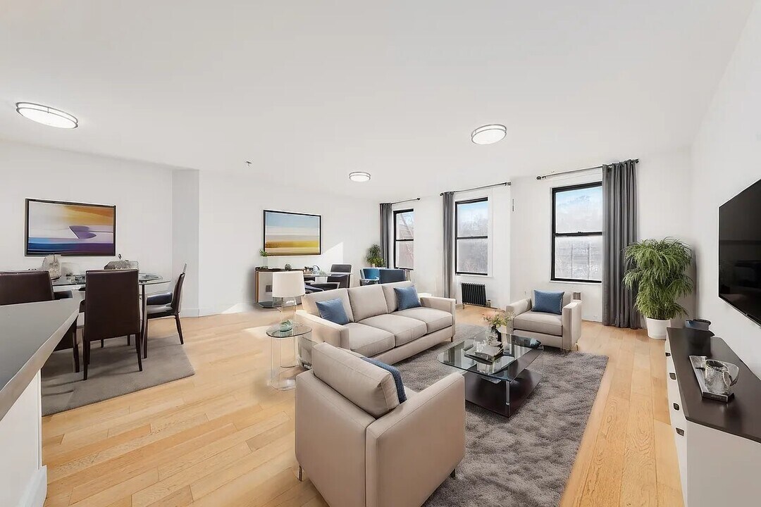 207 Central Pk N in New York, NY - Building Photo