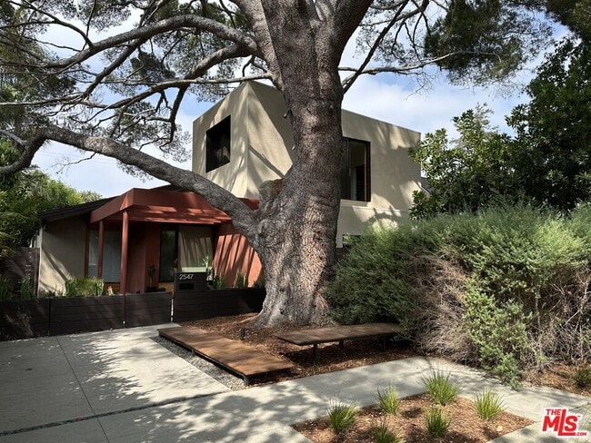 2545 Kelton Ave in Los Angeles, CA - Building Photo - Building Photo