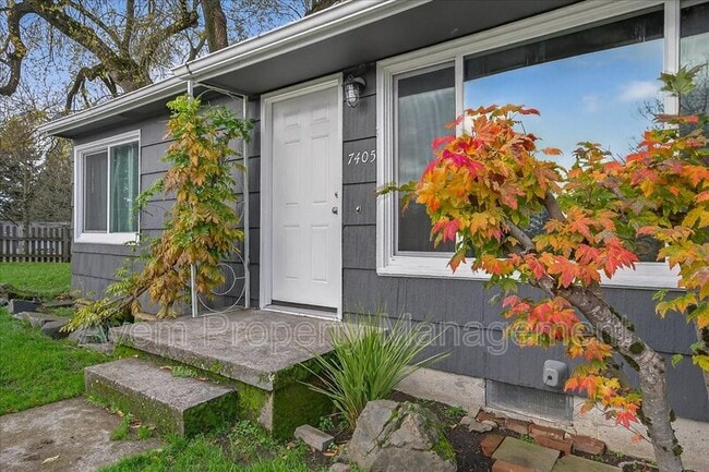 7405 NE Jonesmore St in Portland, OR - Building Photo - Building Photo