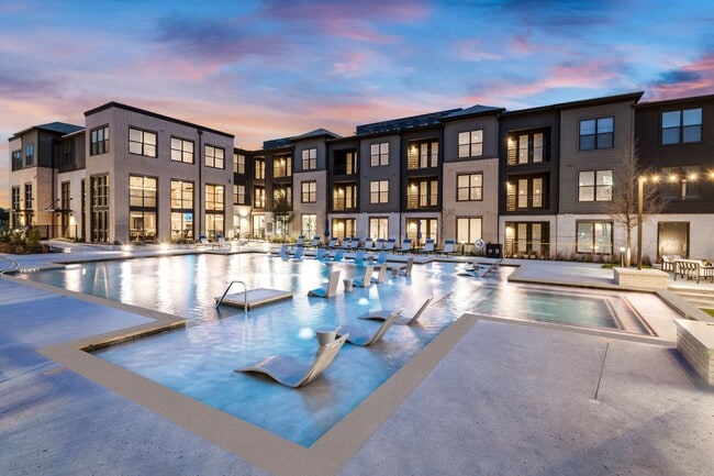 Aura 3Twenty in McKinney, TX - Foto de edificio - Building Photo