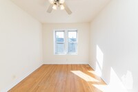 3000 N Whipple St, Unit 3004-2 in Chicago, IL - Building Photo - Building Photo