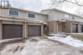 51-51 Paulander Dr in Kitchener, ON - Building Photo - Building Photo