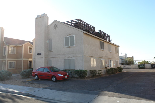 Village At Washington in Las Vegas, NV - Building Photo - Building Photo