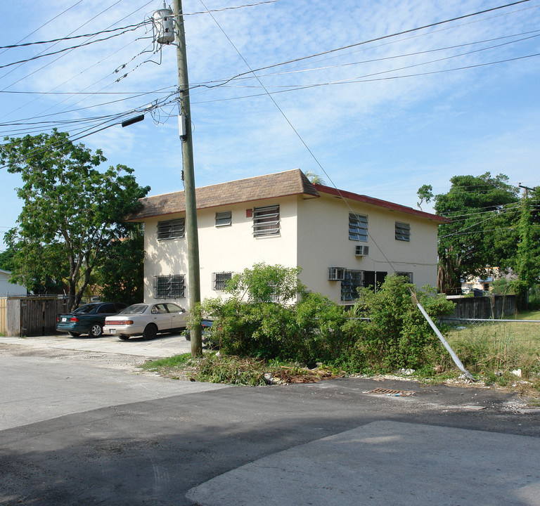 7630 NE 2nd Ct in Miami, FL - Building Photo