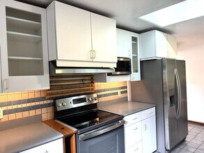 843 Kainoa Pl in Honolulu, HI - Building Photo - Building Photo