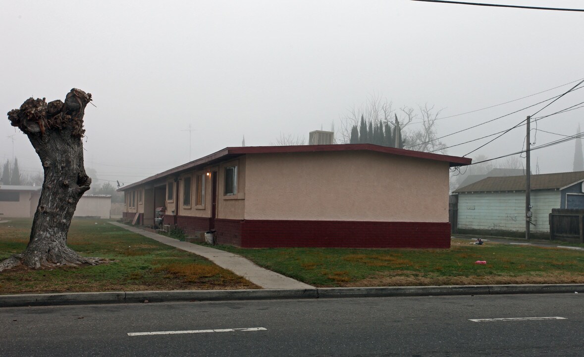 890 N Soderquist Rd in Turlock, CA - Building Photo