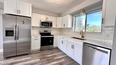 313 Swain Blvd in Greenacres, FL - Building Photo - Building Photo
