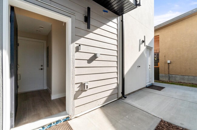 758 Coopland Crescent in Kelowna, BC - Building Photo - Building Photo