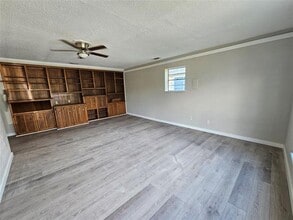 605 White St in Whitesboro, TX - Foto de edificio - Building Photo