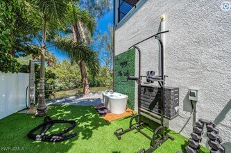 4064 Full Moon Ct in Naples, FL - Foto de edificio - Building Photo