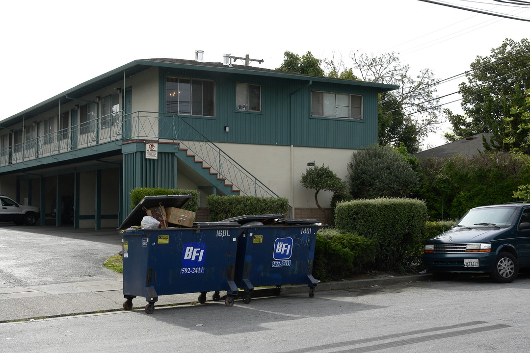 585 Geneva Ave in Redwood City, CA - Building Photo