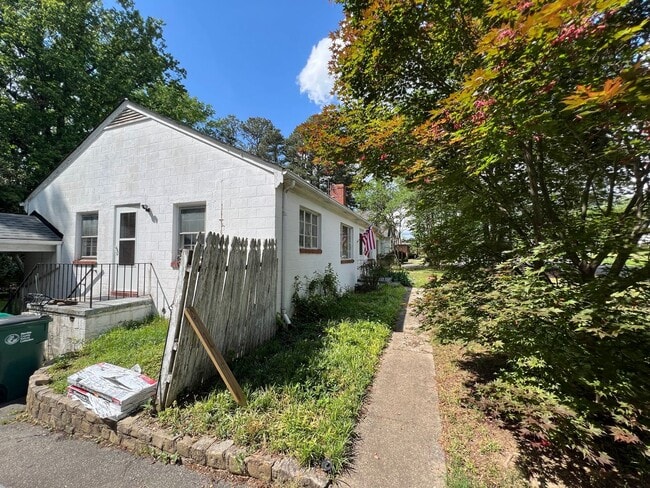 2404 Aiken Dr in Richmond, VA - Building Photo - Building Photo