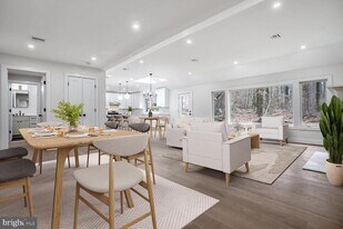 358 Cherry Valley Rd in Princeton, NJ - Building Photo