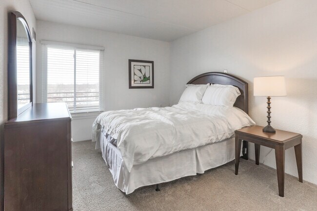 Green Hill in Midland, MI - Building Photo - Interior Photo