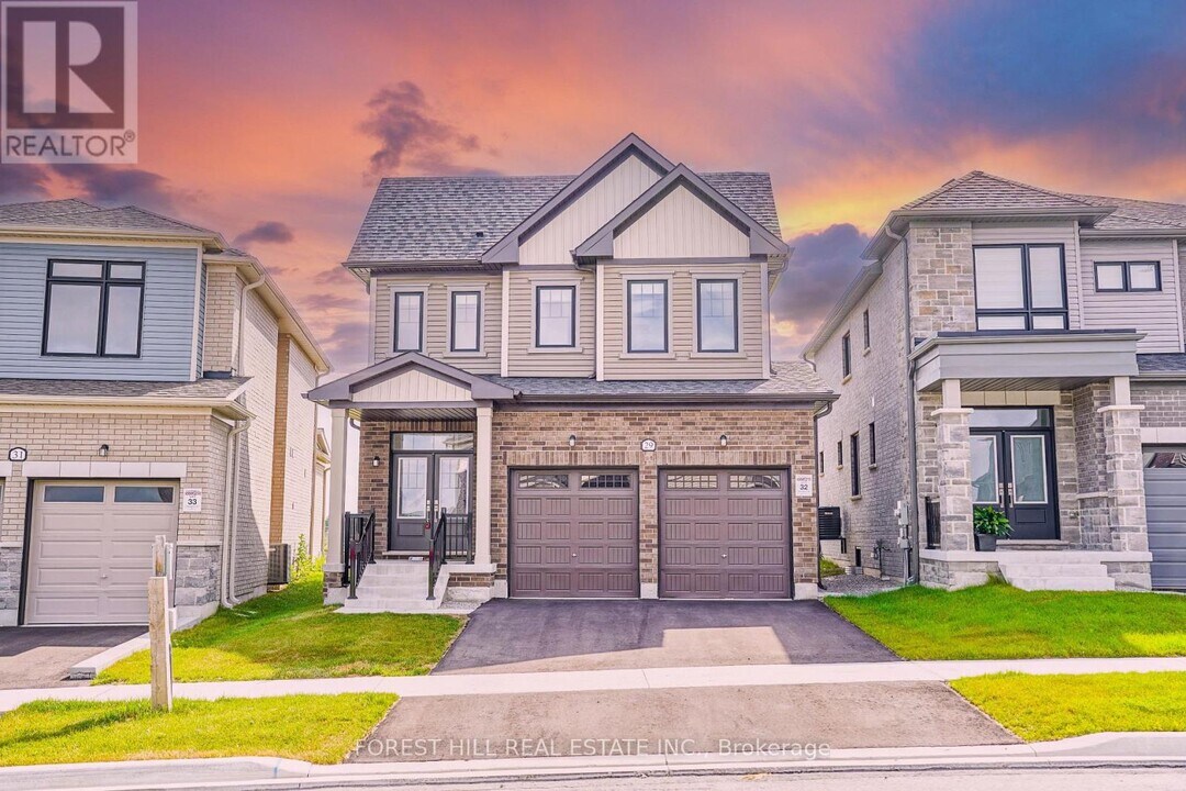 29 Kingsbury Trl in Barrie, ON - Building Photo