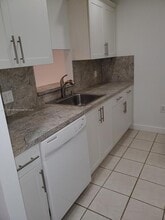 8261 SW 128th St, Unit 204 in Pinecrest, FL - Building Photo - Building Photo