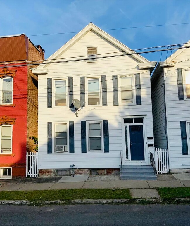 1526 5th Ave in Watervliet, NY - Building Photo - Building Photo