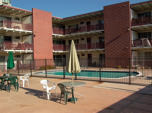 Pearl Street Flats in Denver, CO - Building Photo