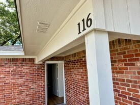 116-118-118 W Gruver Cir in Hewitt, TX - Building Photo