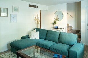 239 S Ashbrook Cir, Unit Apt 1 in Lakeside Park, KY - Building Photo