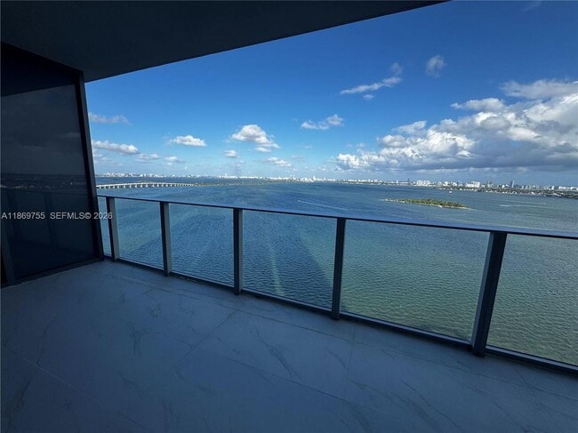 700 NE 24th St, Unit 2206 in Miami, FL - Foto de edificio - Building Photo
