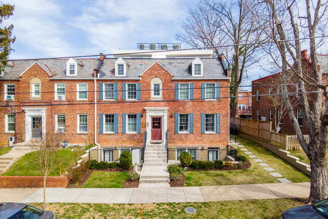 2323 40th St NW in Washington, DC - Building Photo - Primary Photo