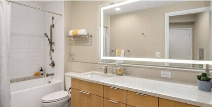 11130 NE 10th St in Bellevue, WA - Building Photo - Building Photo