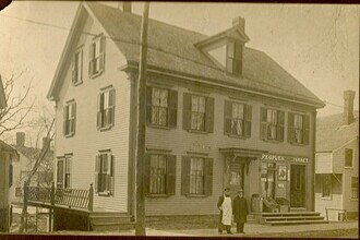 181 Main St, Unit 1 in Newmarket, NH - Foto de edificio - Building Photo